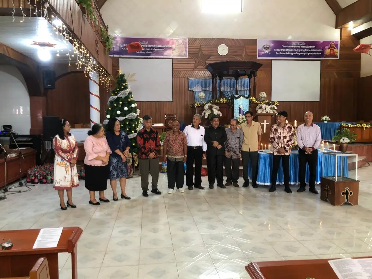 Sukacita Natal Menyatukan Jemaat dan Pemerintah di Wulauan